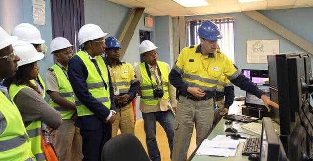 visite du ministre à Ambatovy