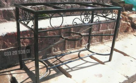Table métallique Asa Vy Gasy