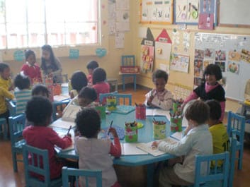 Enfants à l'école Jacques Prévert