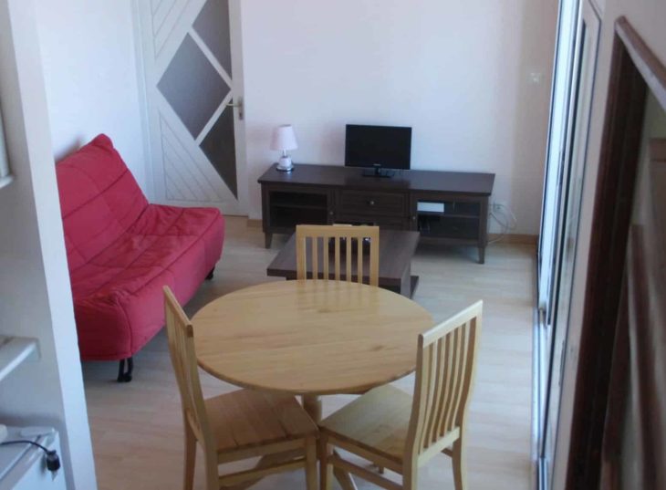 Salle à manger d'un appartement chez Harisoa