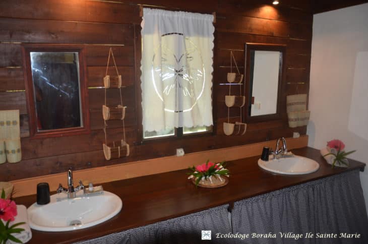 Salle de bain du bungalow familial