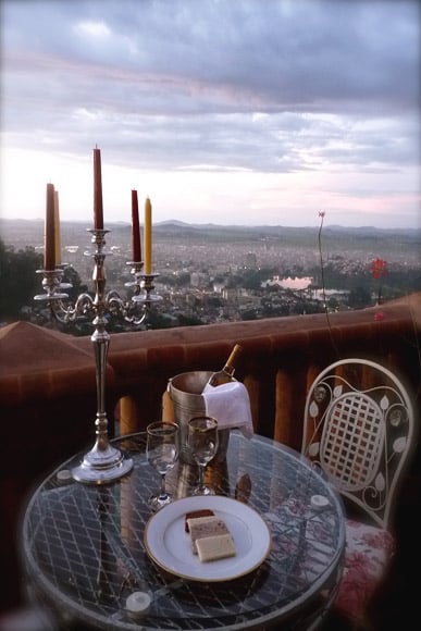 La terrasse de l'hôtel Lokanga