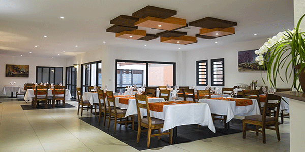 Salle du restaurant Hôtel Plumeria