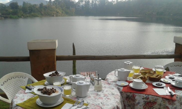 La Terrasse Ampefy petit déjeuner