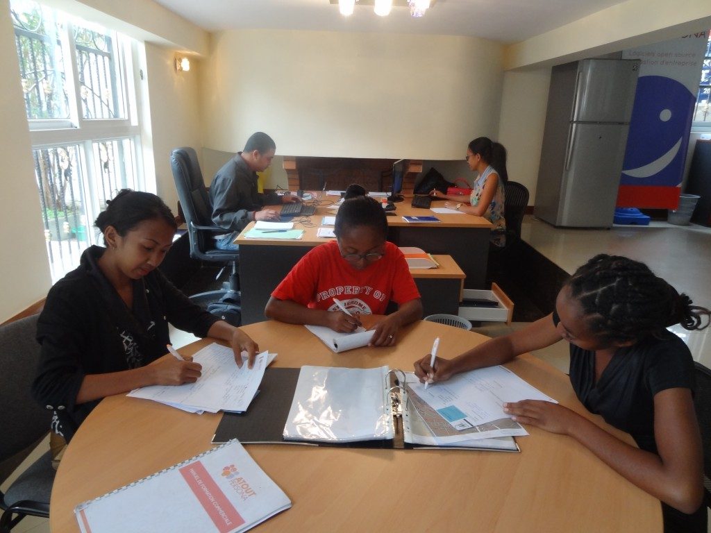 L'open space de Leex Network : moderne et studieux