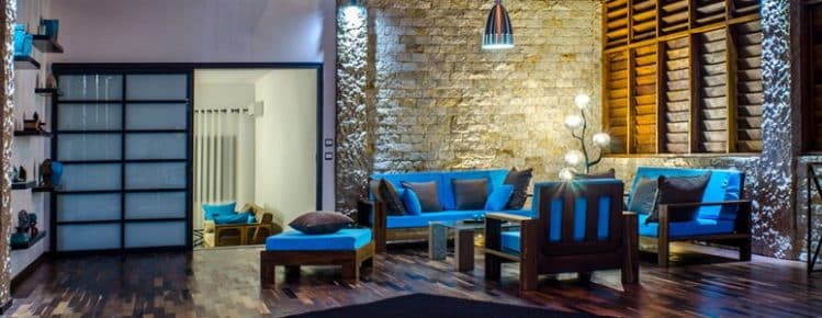 Porte coulissante installée dans salon chez MGI