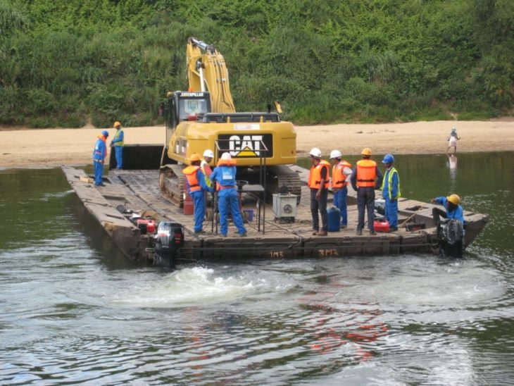 Réalisation d'un pont flottant OTI