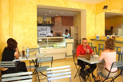 Saka Express, salle
